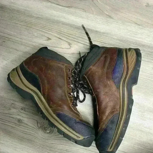 Boys Timberland Hiking Boots Waterproof Sz 4 Nice condition brown and black - Picture 2 of 5